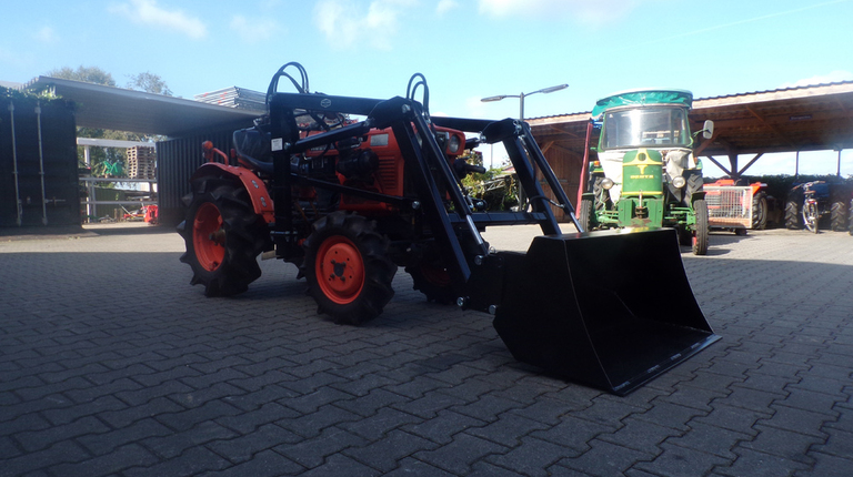 Kubota B7001 met voorlader